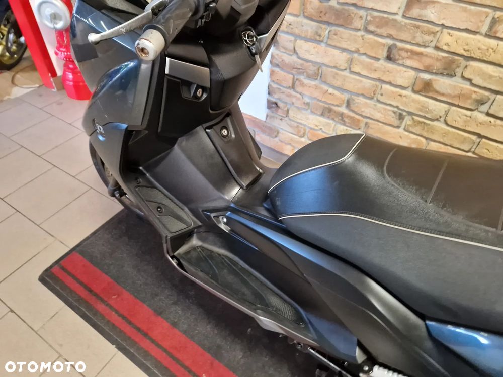 Yamaha X-max - 19