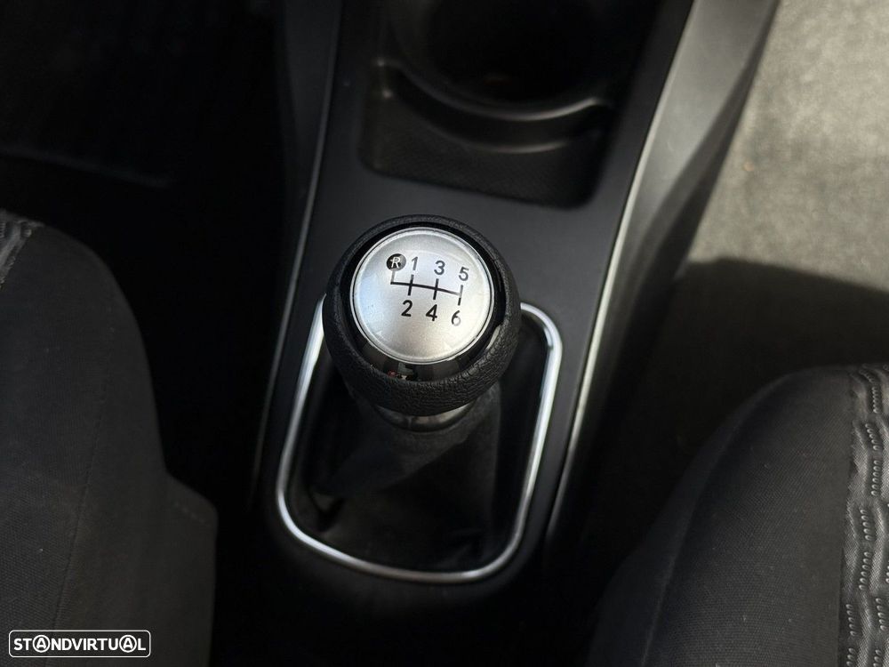 Toyota Yaris 1.4 D-4D Comfort — fotografia 12