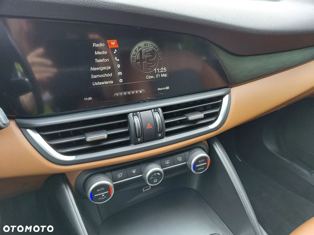 Alfa Romeo Giulia 2.2 AT8 Executive - 24