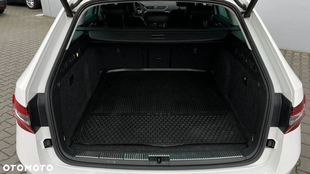 Skoda Superb 2.0 TDI DSG Premium Edition - 34