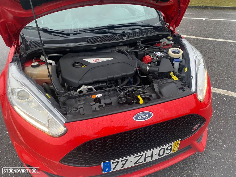 Ford Fiesta 1.6 EcoBoost ST - 11