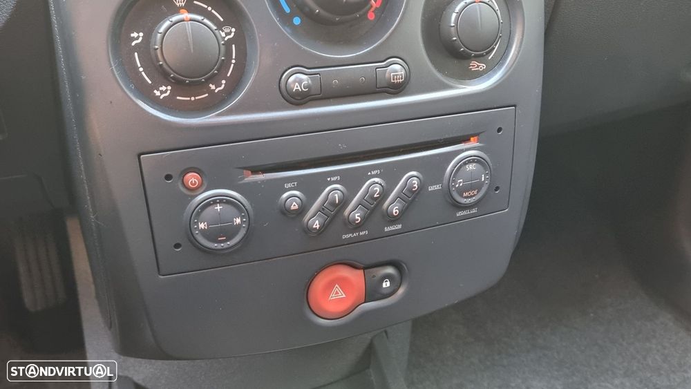 Renault Clio 1.2 16V Confort - 10