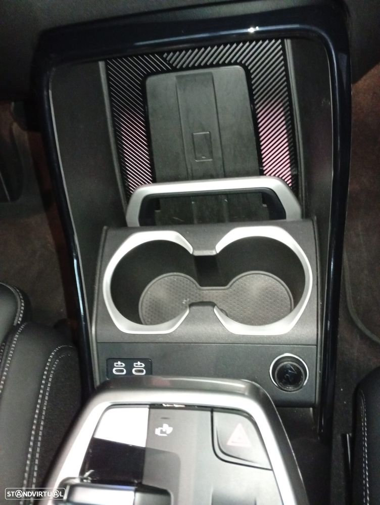 BMW iX2 eDrive20 Pack Desportivo M Pro - 10