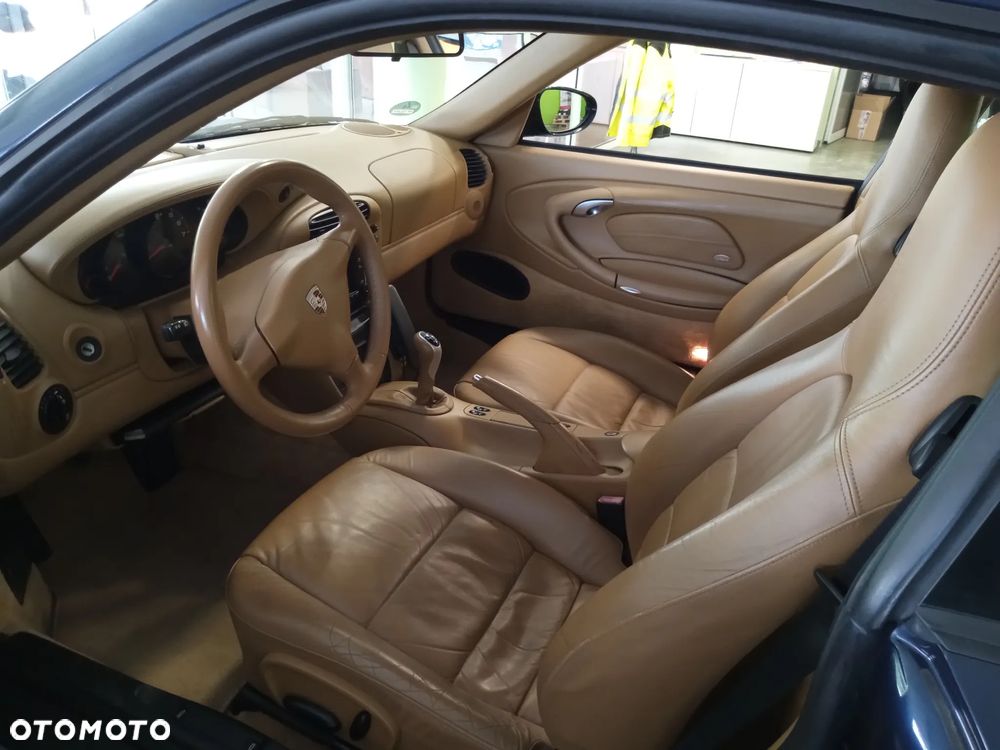 Porsche 911 Carrera 4 - 7