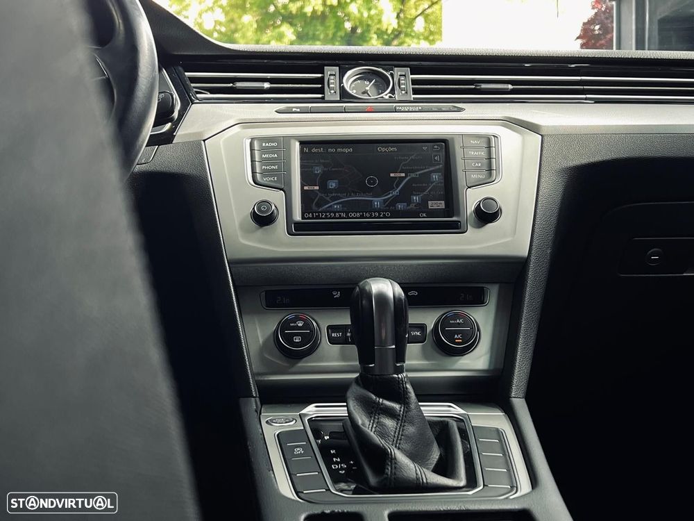 VW Passat 1.6 TDI DSG - 21