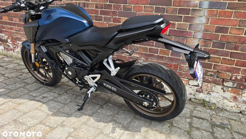 Honda CB - 12