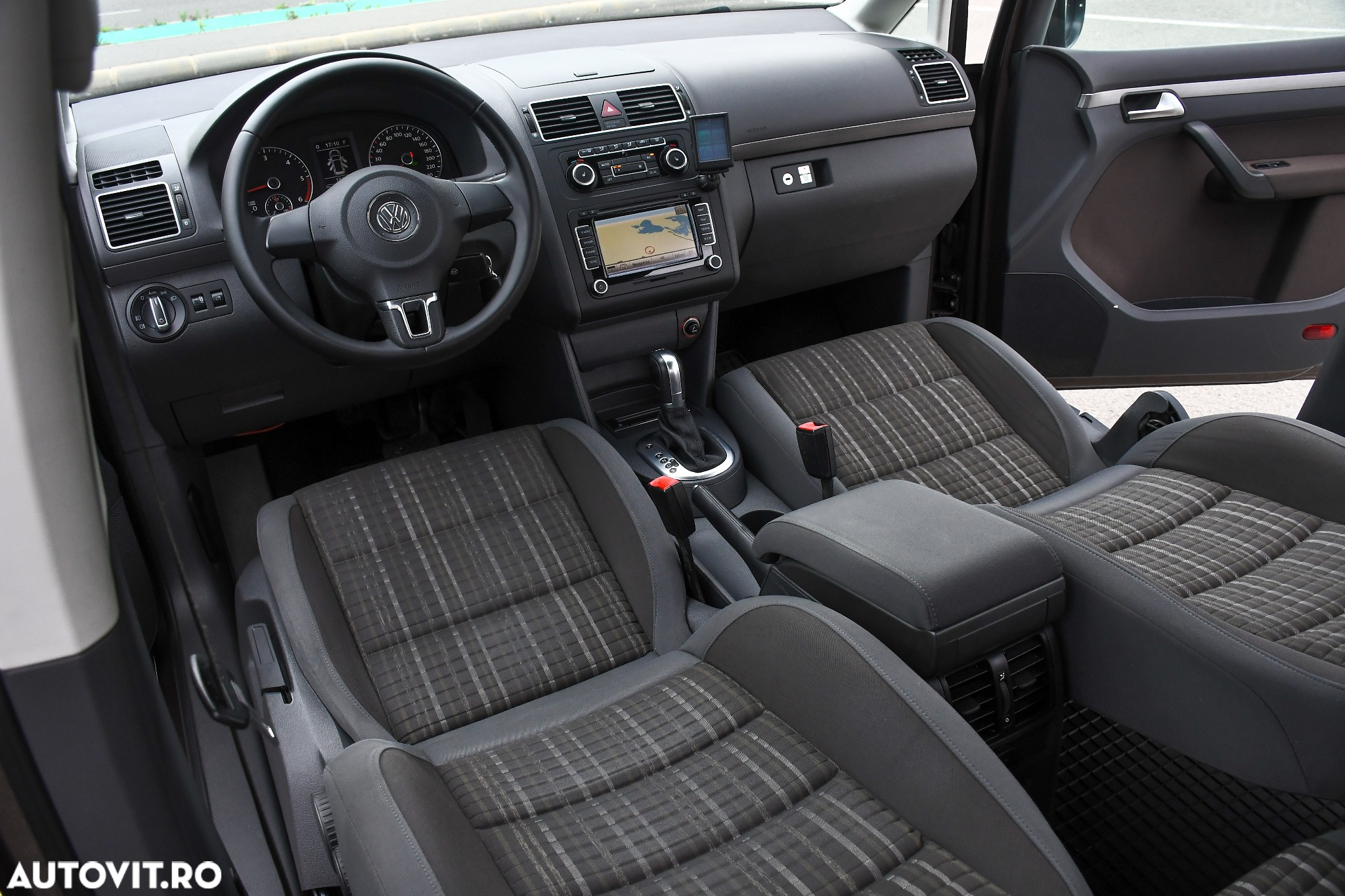 Volkswagen Touran 2.0 TDI DPF DSG Cross - 15
