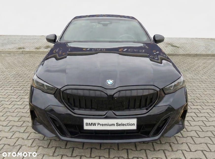 BMW Seria 5 2024 photo 2