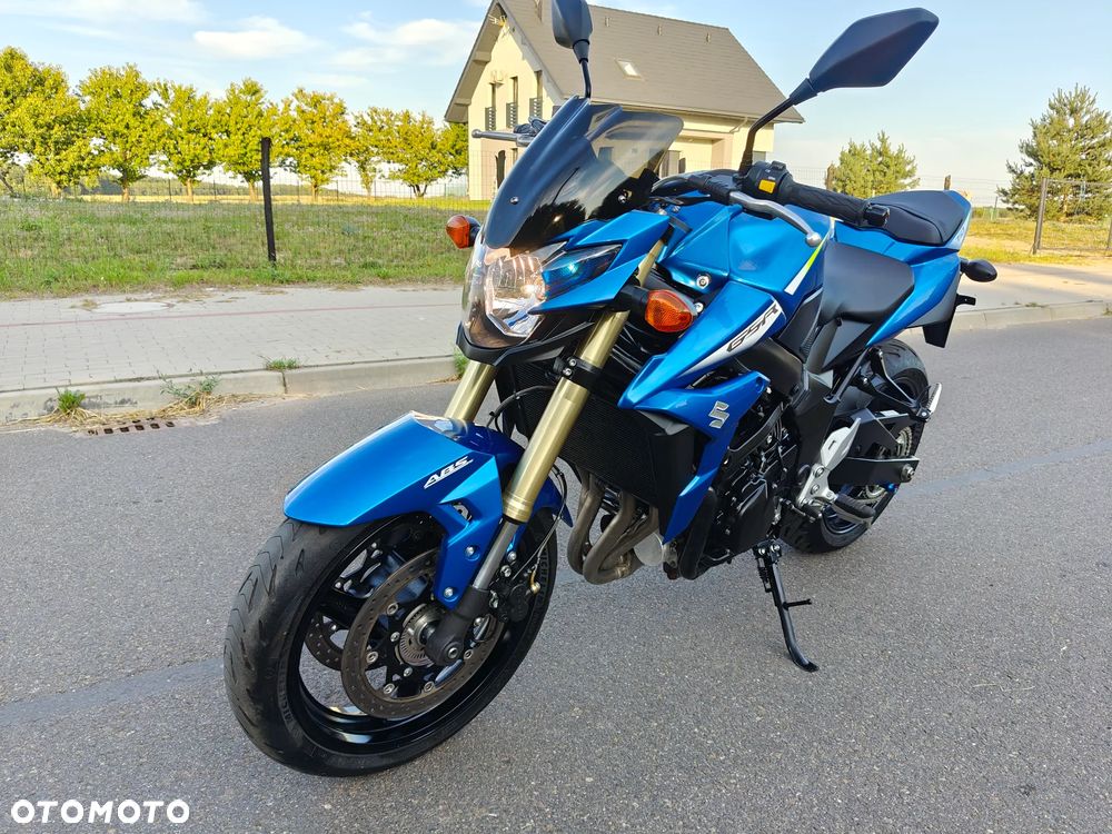 Suzuki GSR - 5