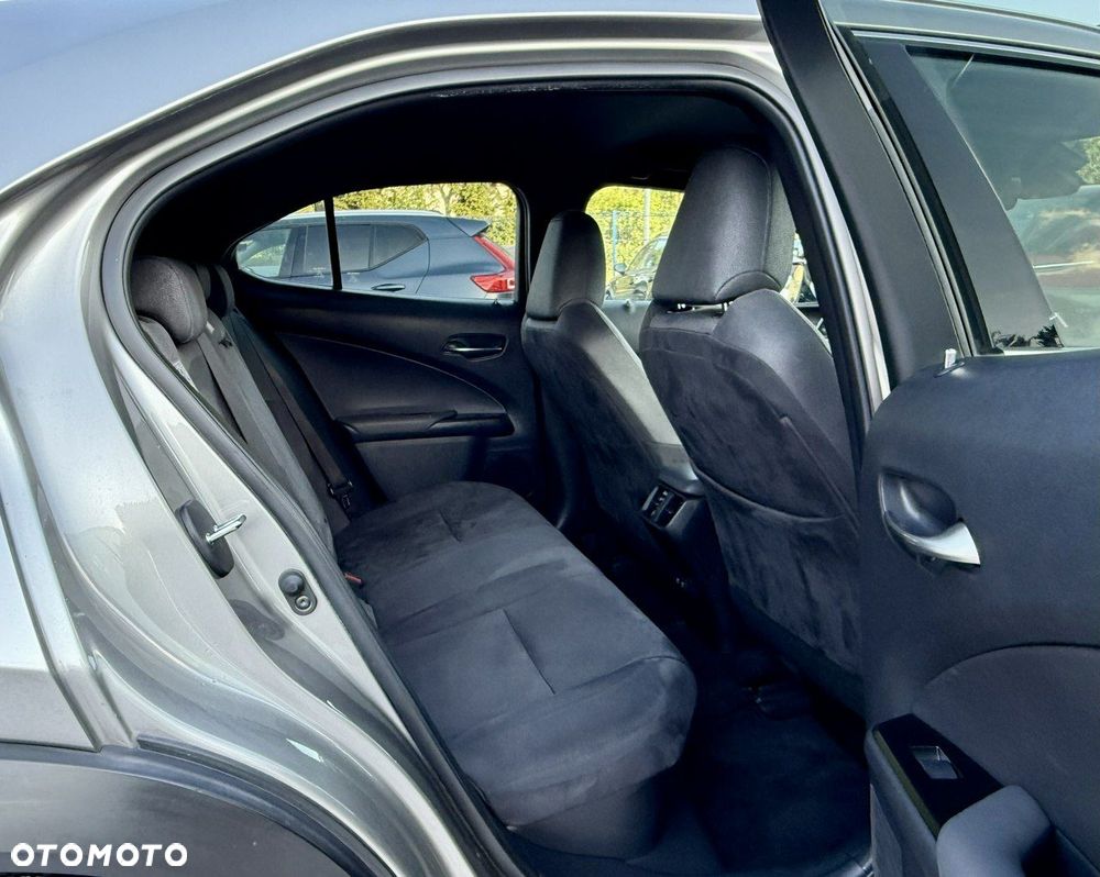 Lexus UX - 12