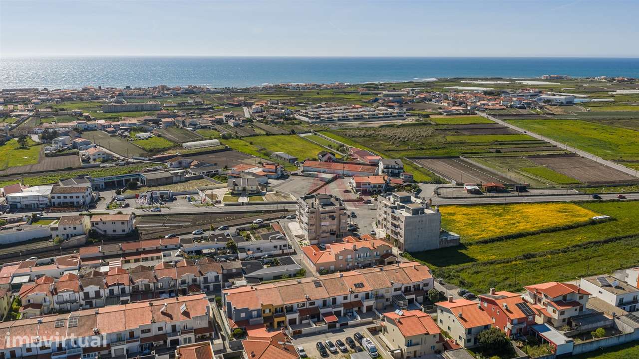T1 em Aver-o-Mar a 10 min da praia | Último piso | Garagem | Potencial - Grande imagem: 5/26