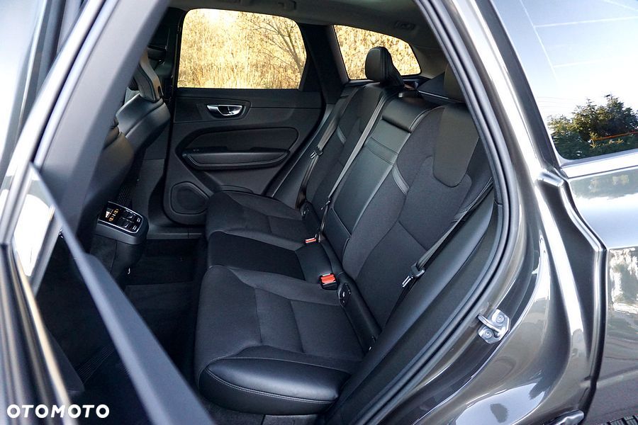 Volvo XC 60 B5 B Geartronic Momentum Pro - 25