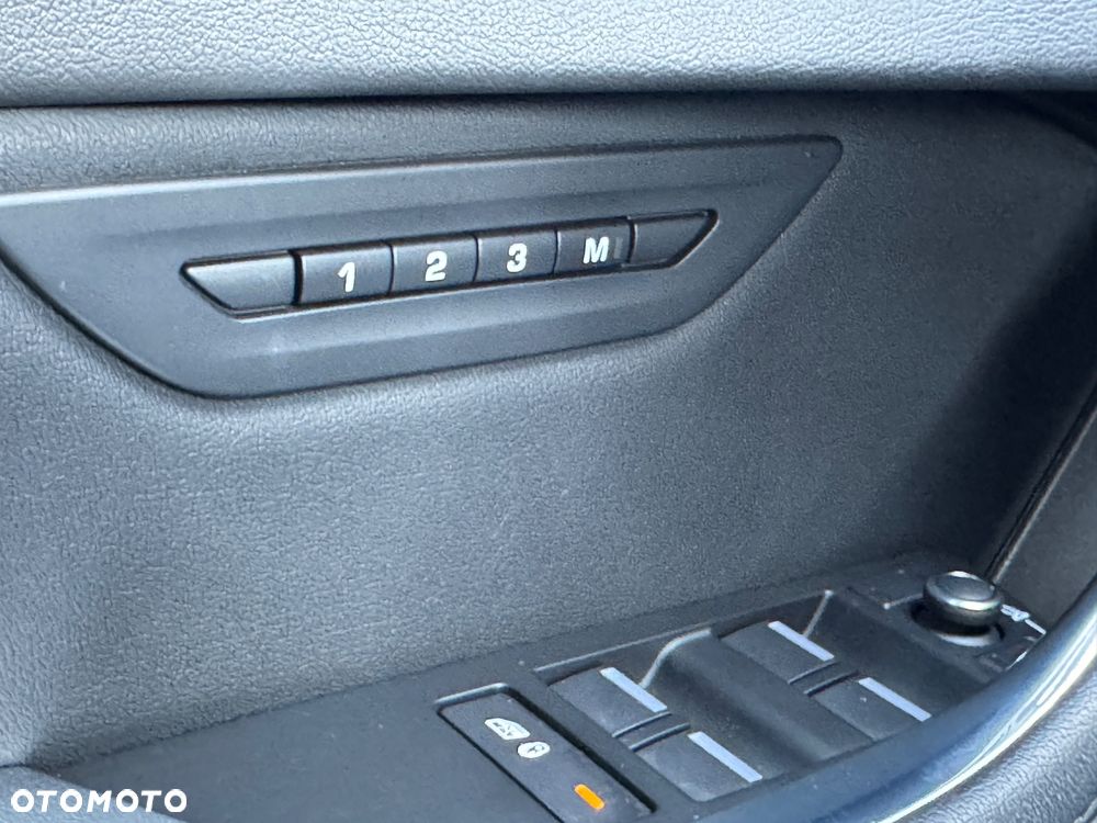 Jaguar XE 2.0 P300 AWD R-Dynamic SE - 21