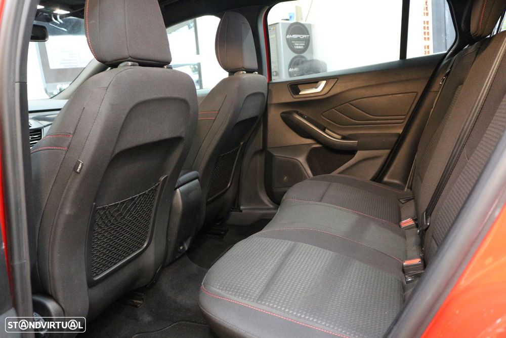 Ford Focus 1.0 EcoBoost S&S ST-LINE - 23