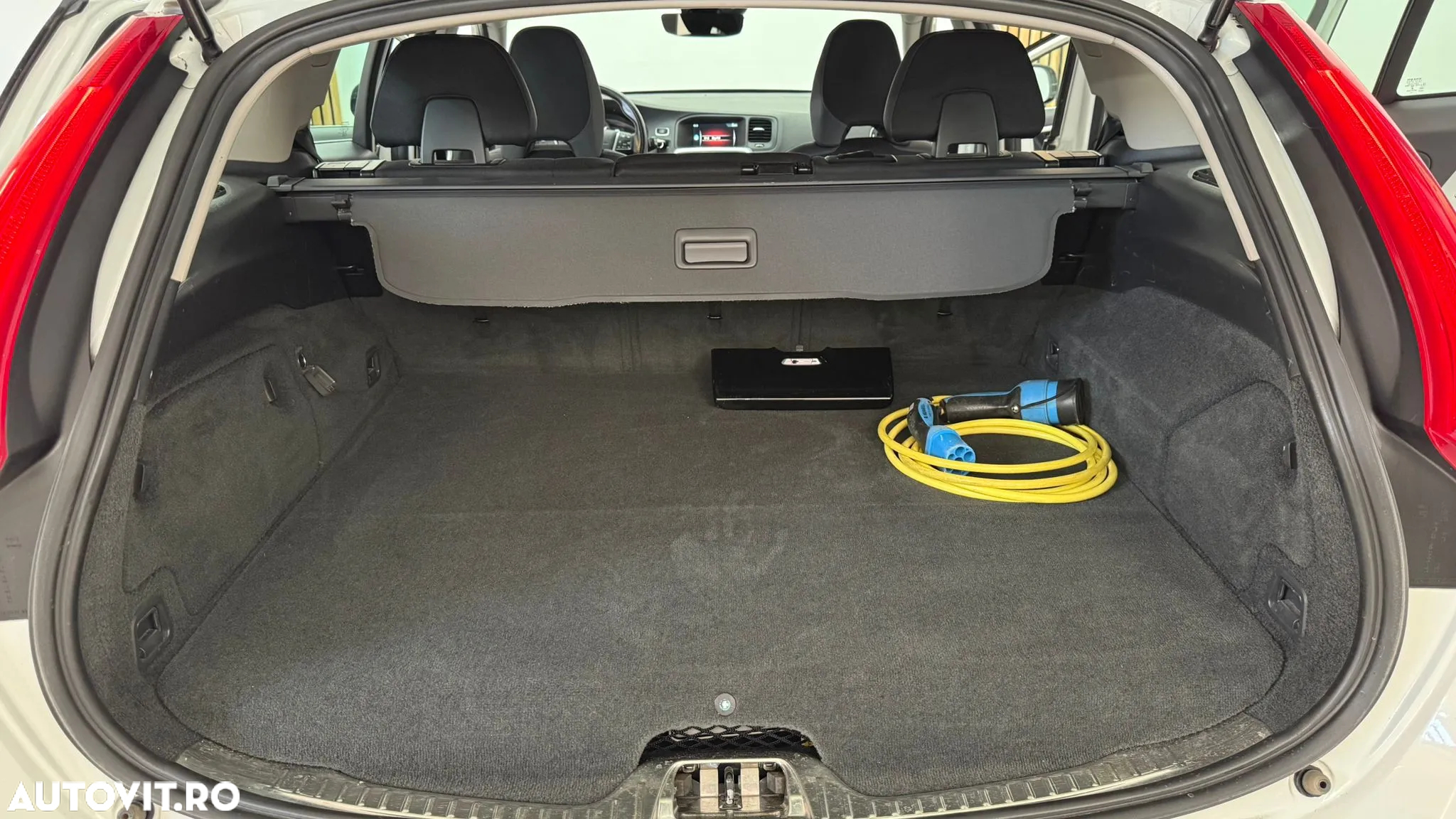 Volvo V60 D6 Plug-In-Hybrid AWD Geartronic Momentum - 20