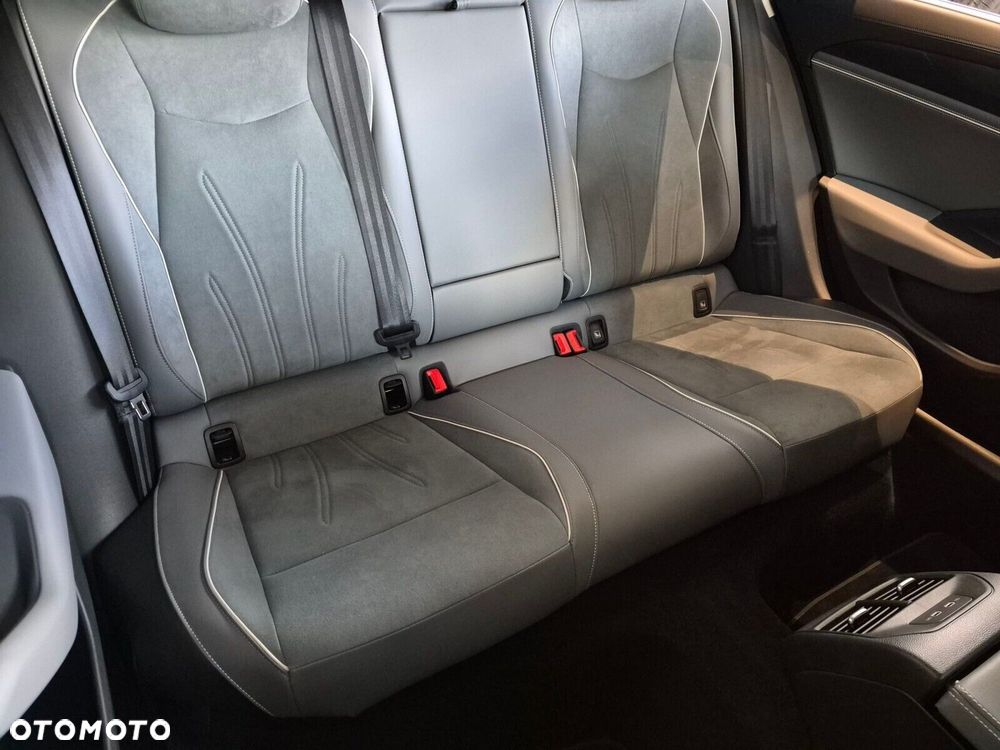 Volkswagen Passat - 16