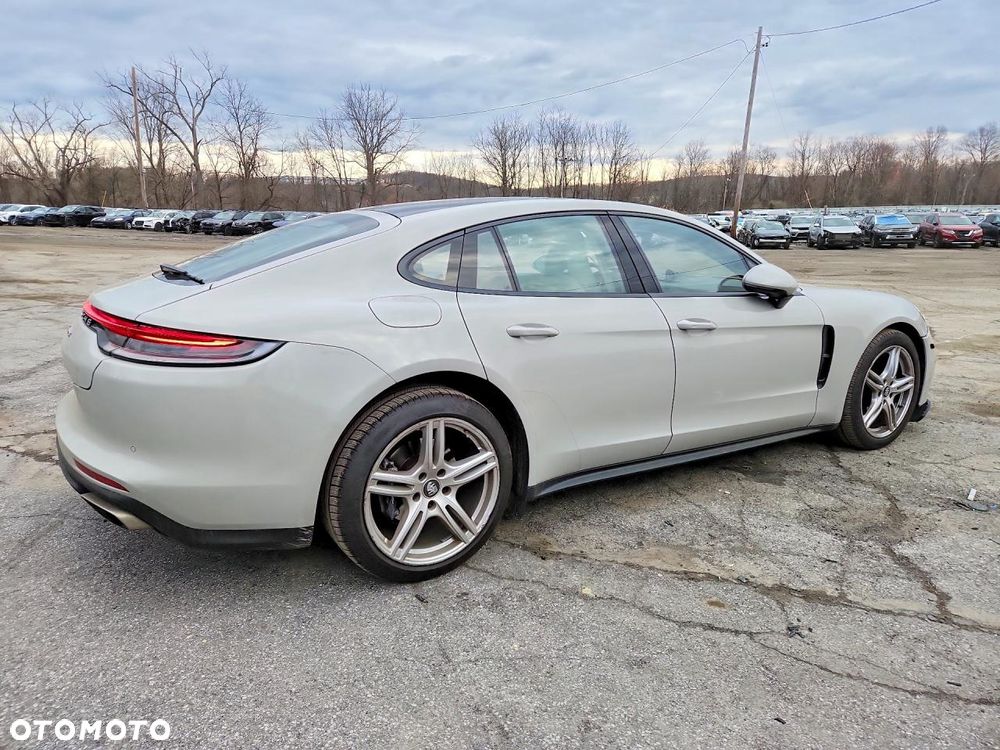 Porsche Panamera - 4