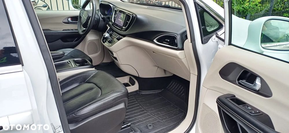 Chrysler Pacifica - 21