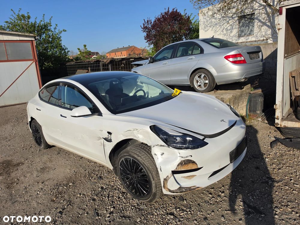 Tesla Model 3 - 3