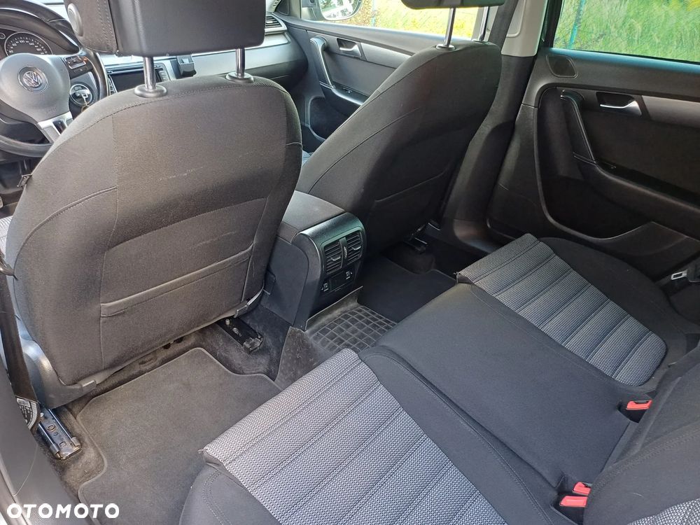 Volkswagen Passat - 12