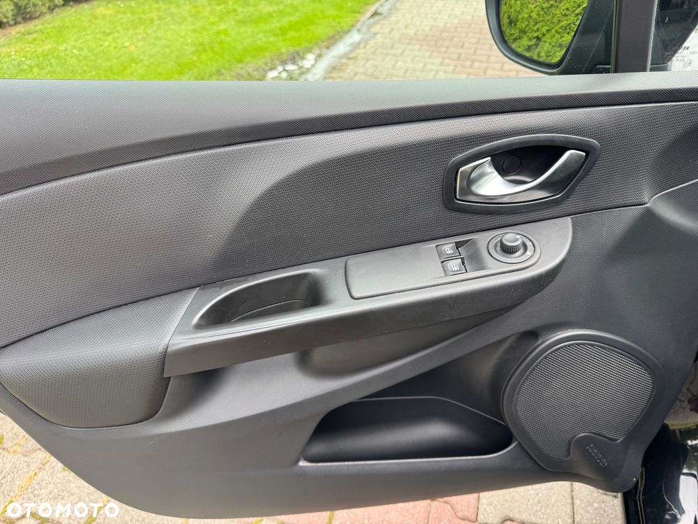 Renault Clio 1.2 16V 75 Limited - 33