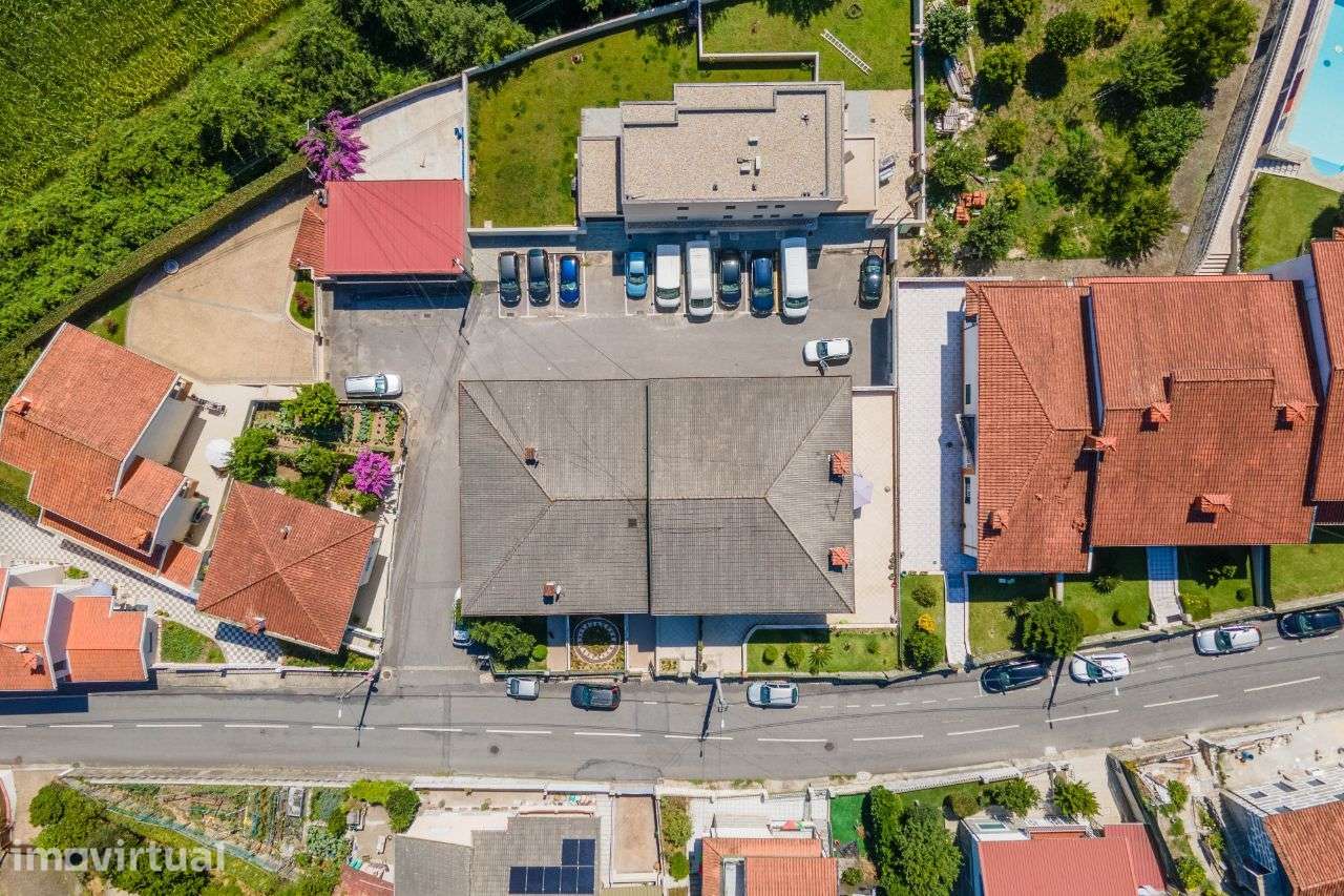 Amplo armazém em Selho S. Cristóvão - Grande imagem: 3/5