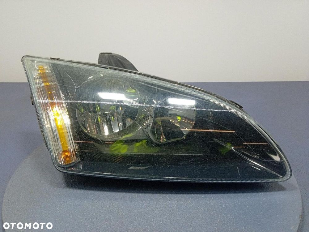 FORD FOCUS MK2 REFLEKTOR PRAWY PRZÓD LAMPA PRZEDNIA EU - 1