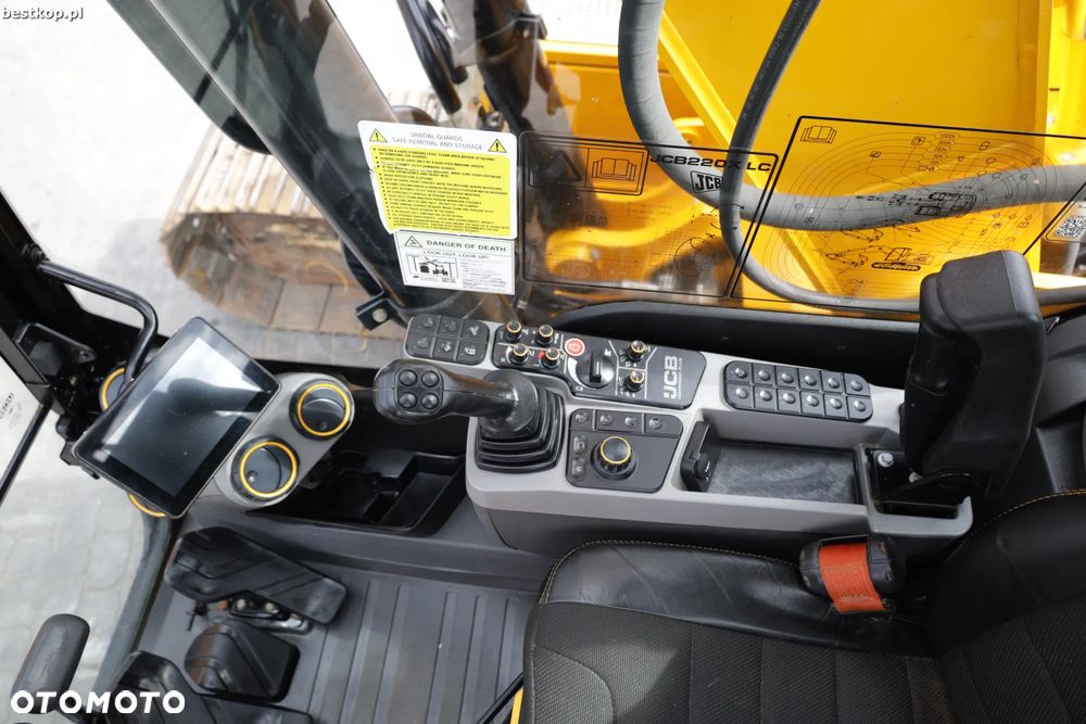 JCB 220X - 23