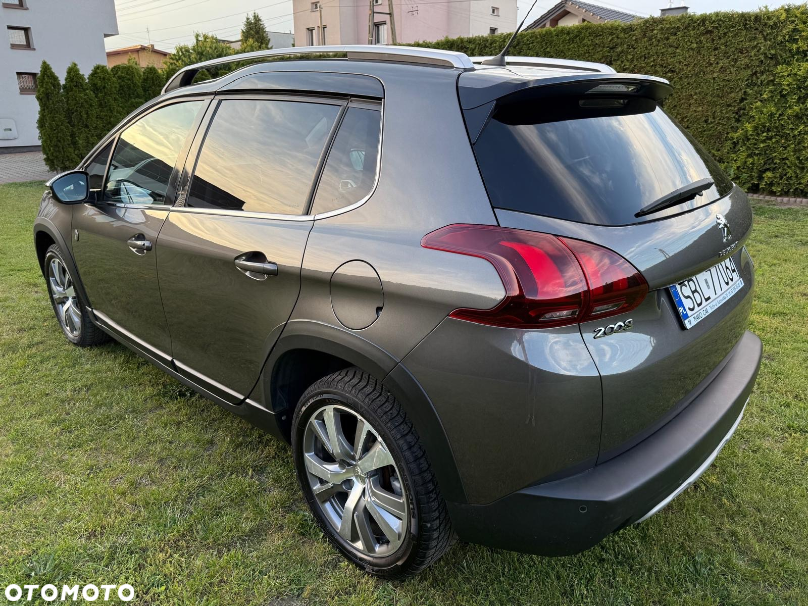 Peugeot 2008 1.2 Pure Tech GPF Allure S&S EAT6 - 3