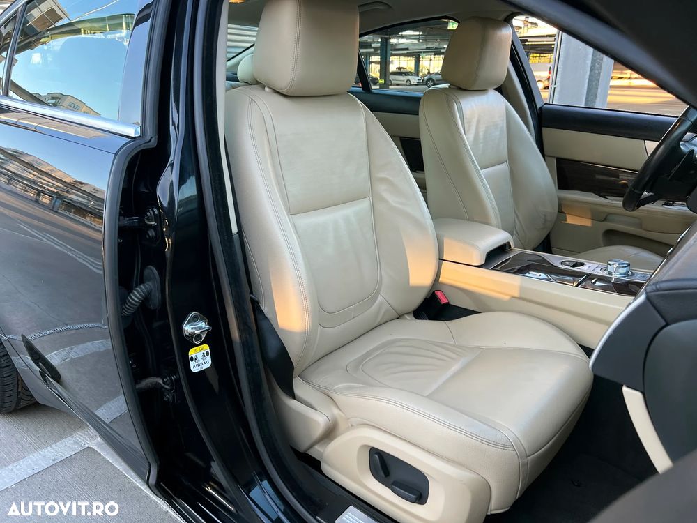 Jaguar XF 2.2D Premium Luxury - 14