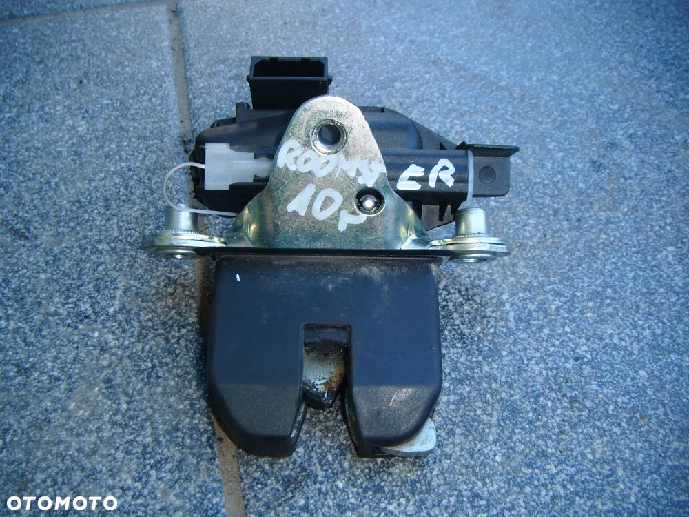 skoda roomster 10r zamek klapy tył   5j0827501b