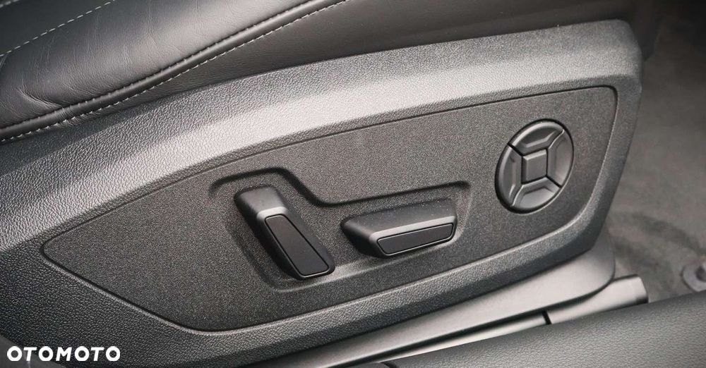 Audi A6 Avant 55 TFSI quattro S tronic S line - 16