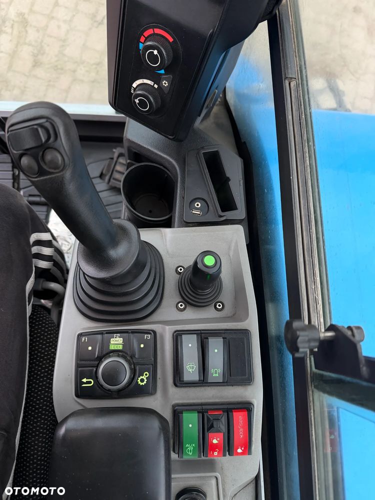 Wacker Neuson EZ50 Koparka Gąsienicowa 5,5 Tony. 2022 rok. 1400 mtg. Jak Nówka z salonu! ani deka luzów czy wycieków! Pochodzi z Gospodarstwa Norweskiego! Aktualne serwisy DEKRA BMWT. 2 łyżki. Silnik PERKINS 4 cyl. 52km. Maszyna Full wypasiona! Bogata wersja Norweska! Klima. Radio Usb. Szybkozłącze Hydrauliczne. OKAZJA. Pełny Oryginał historia do sprawdzenia w Wacker autoryzowany! - 35