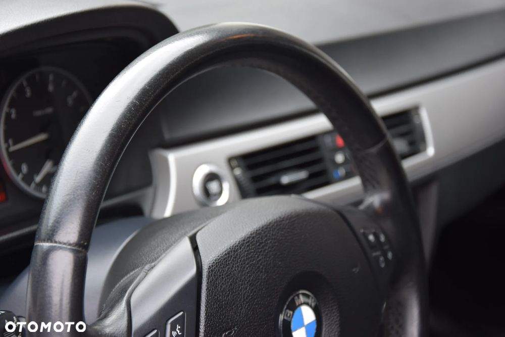 BMW Seria 3 318i - 29