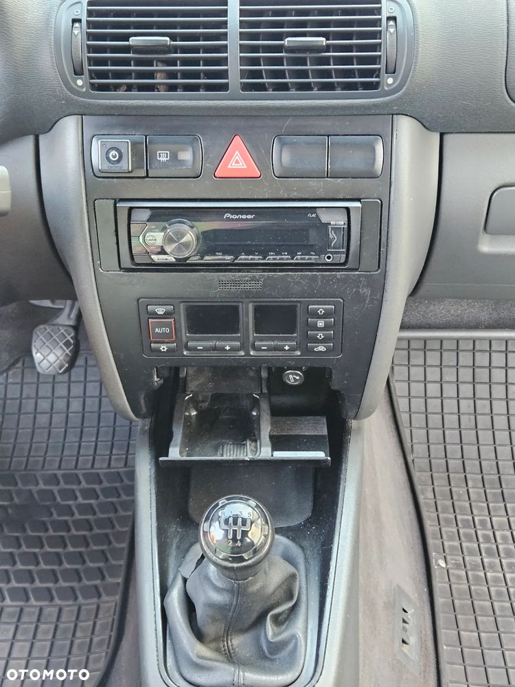 Audi A3 3-drzwiowe 1.6 Ambiente - 32