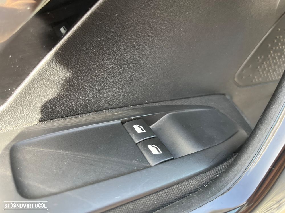 Peugeot 208 1.2 VTi Access - 44