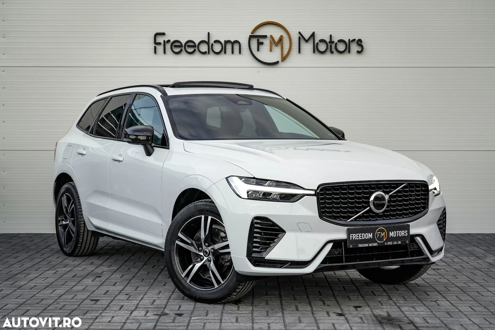 Volvo XC 60 T6 AWD Plug-in Hybrid Ultra Black Edition - 1