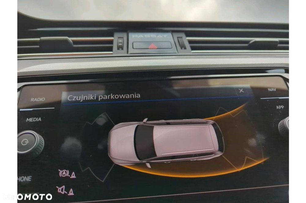 Volkswagen Passat Variant 2.0 TSI Business DSG - 11