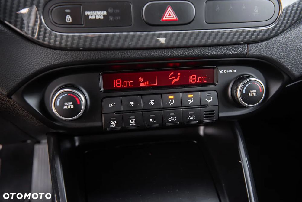 Kia Carens 1.7 CRDi 115 Fifa World Cup Edition - 22