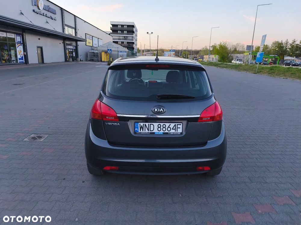 Kia Venga 1.6 L - 4