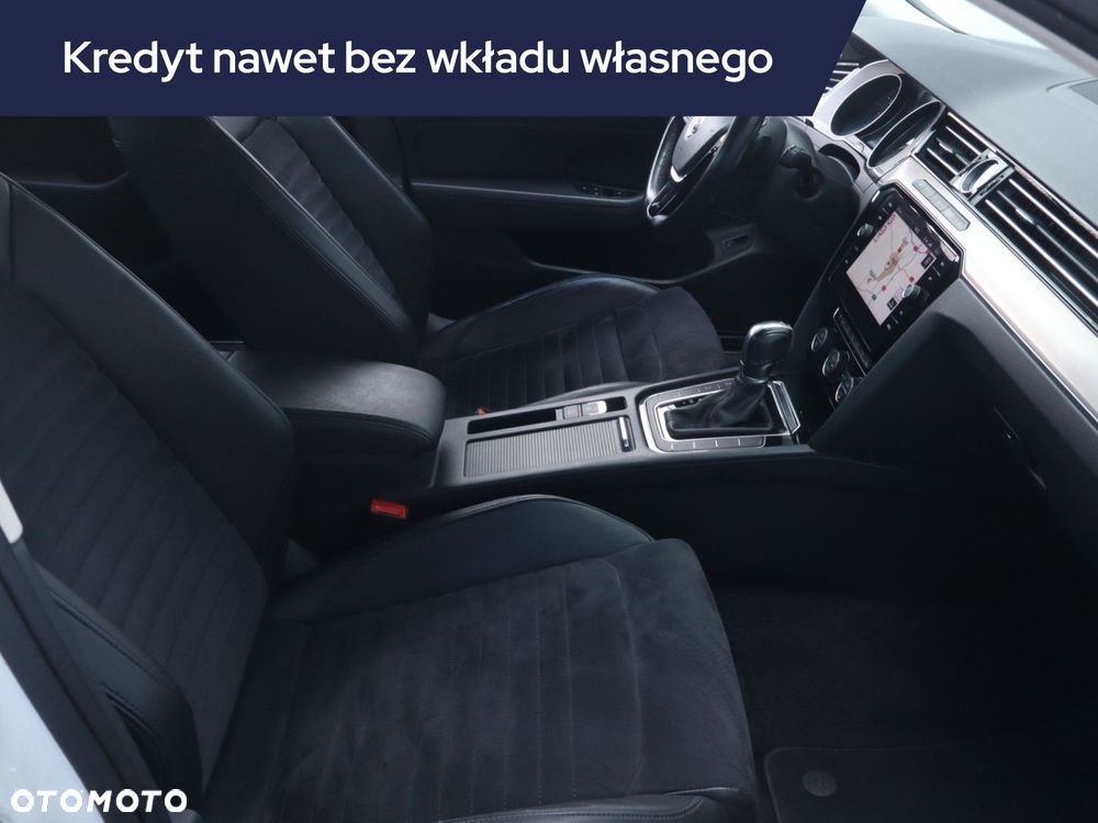 Volkswagen Passat - 11