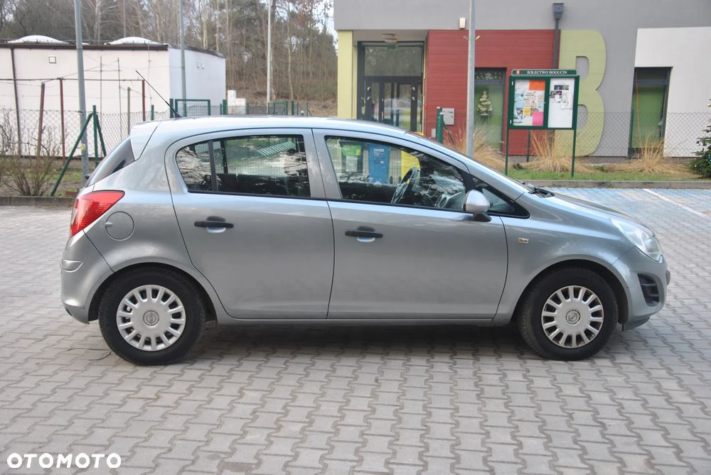 Opel Corsa 1.2 16V Cosmo - 2