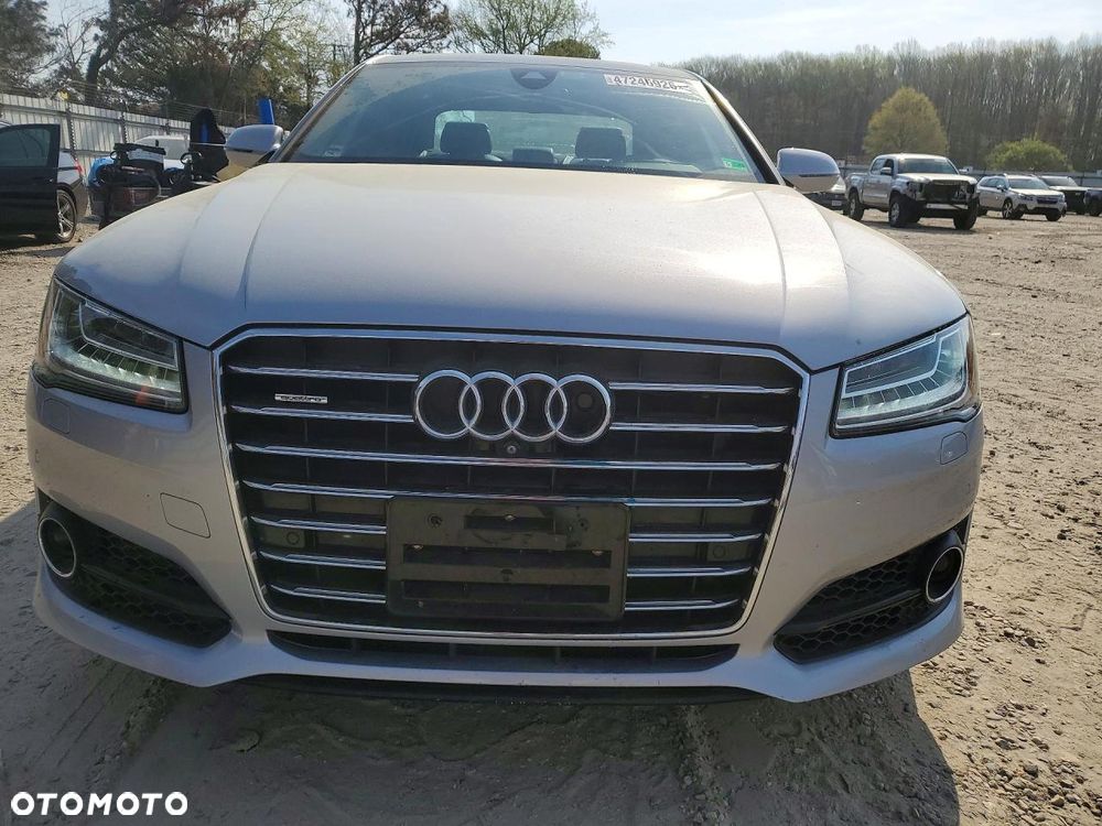 Audi A8 - 6