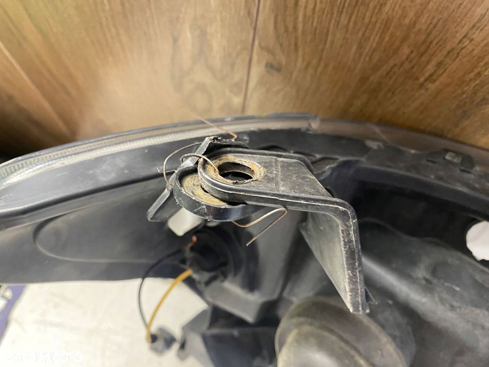 TOYOTA HILUX LAMPA PRAWY LEWY PRZÓD KOMPLET - 4