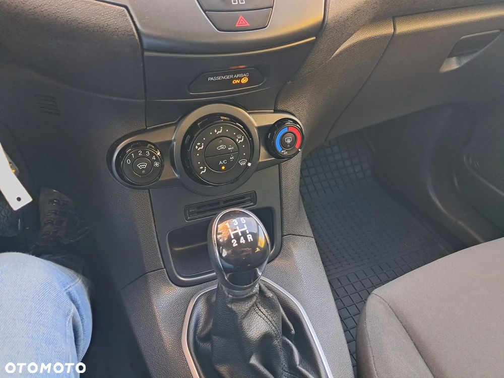 Ford Fiesta 1.25 Celebration - 19