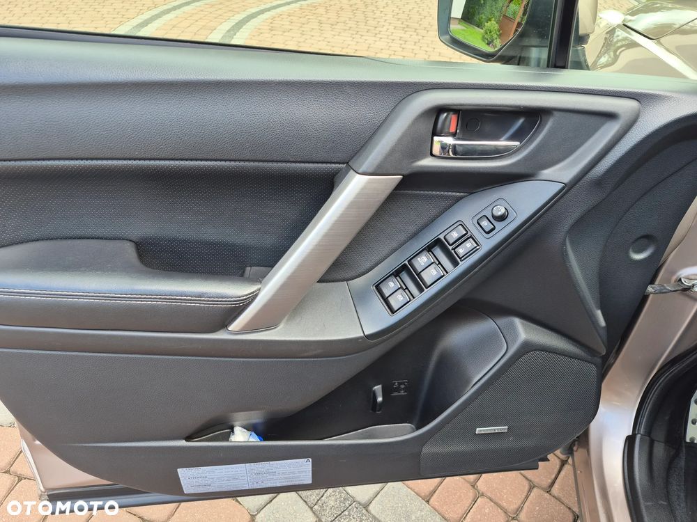 Subaru Forester 2.0XT Platinum Lineartronic - 20