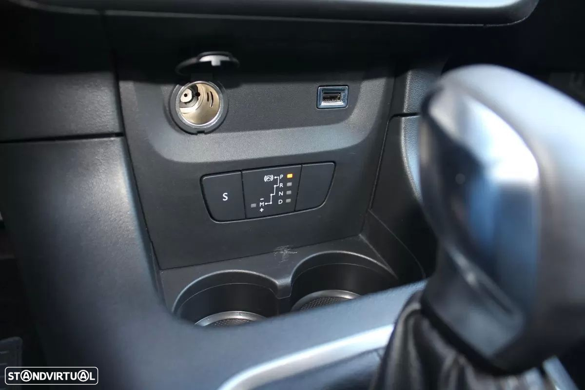 Citroën C3 1.2 PureTech Shine EAT6 - 22