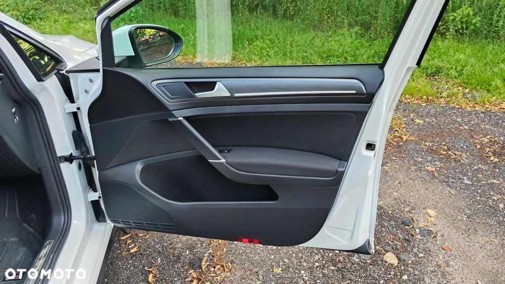 Volkswagen Golf - 11