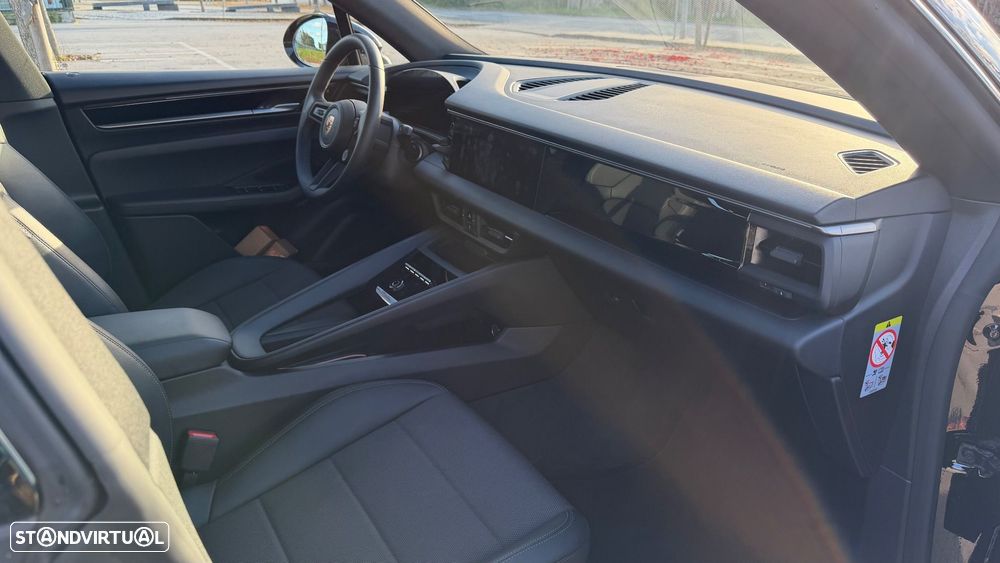 Porsche Macan Electric - 14