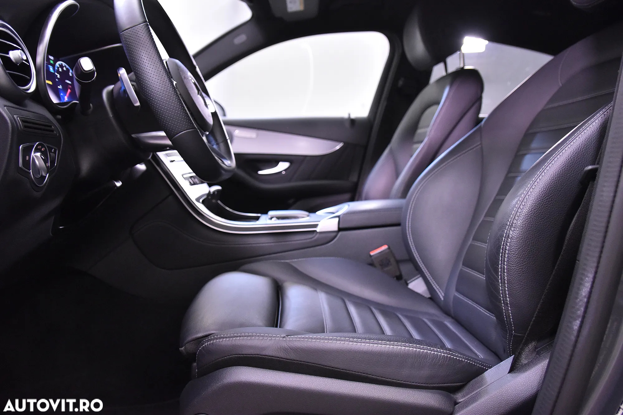 Mercedes-Benz GLC Coupe 300 4Matic 9G-TRONIC AMG Line - 24